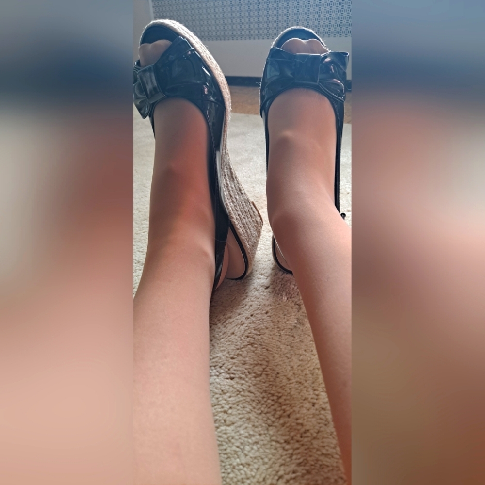 NWOT Black Franco Sarto Patent Leather Peep Toe Bow Wedges Woven Slingback 7